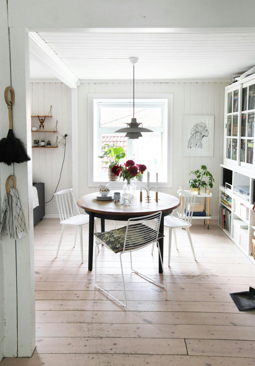 Lampedilla Spisestue med rundt spisebord i teak
